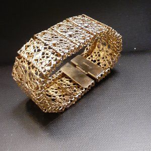 Set of 2 bracelets, one gold and one white